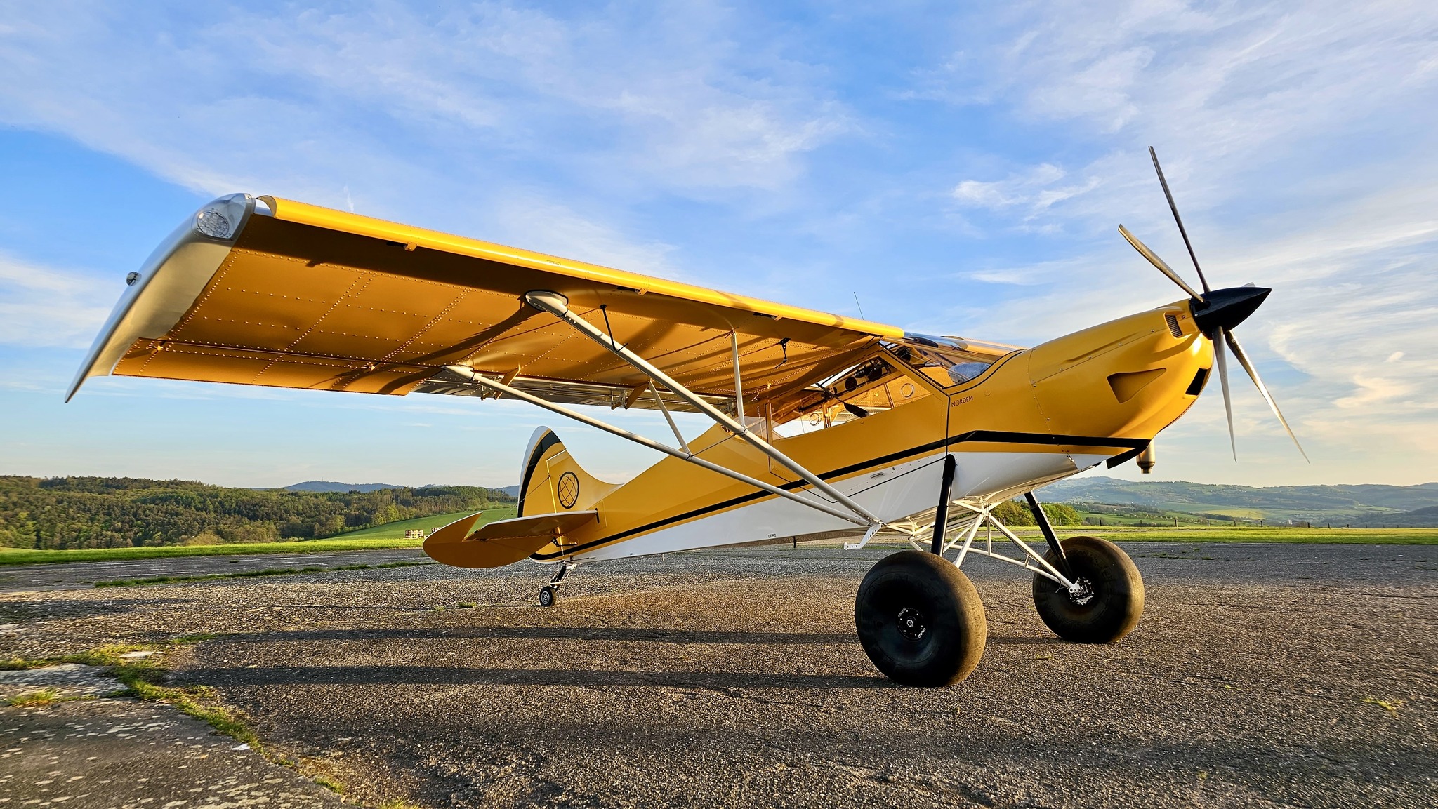 Photo of a yellow Savage Norden with shock absorbers and bush tires.